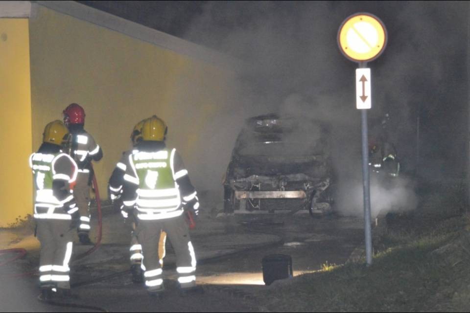 Auto prende fuoco ad Arbedo