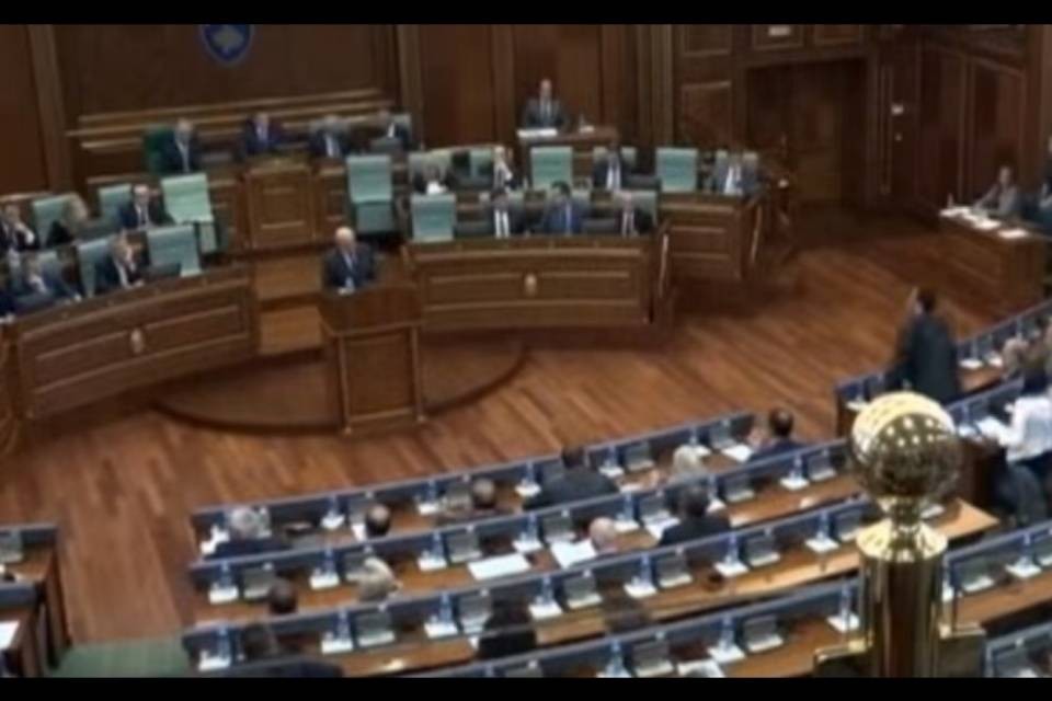 Sciolto il parlamento kosovaro