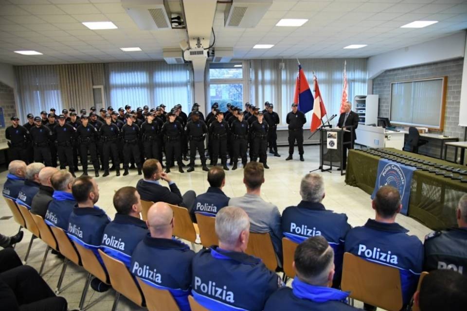Consegnata l'arma a 50 aspiranti agenti