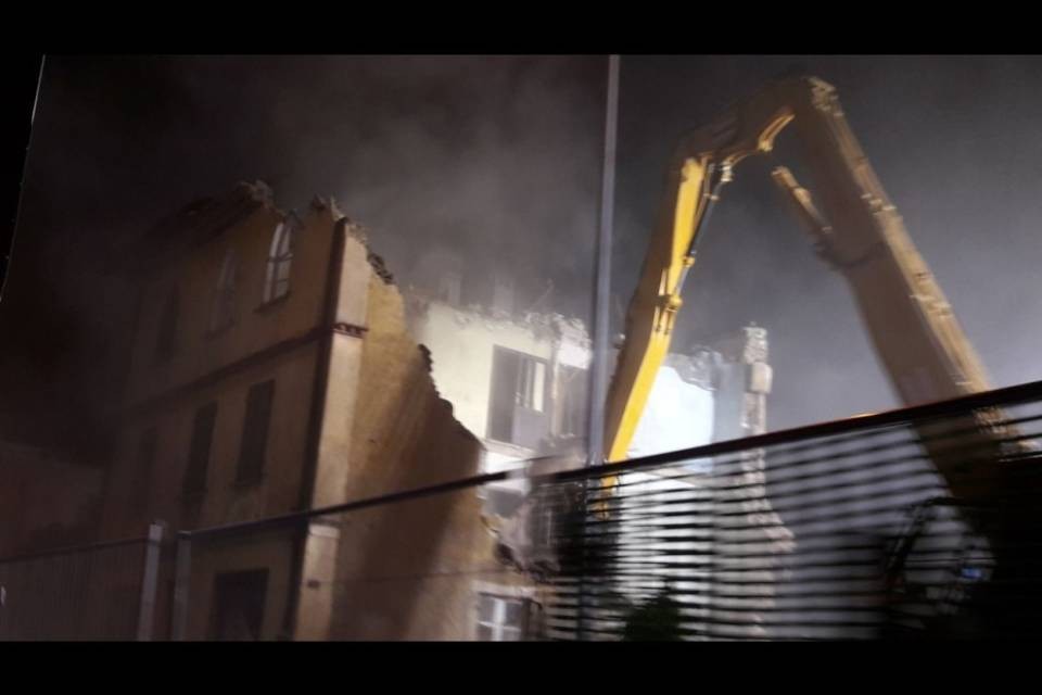 Notte di demolizioni a Caslano