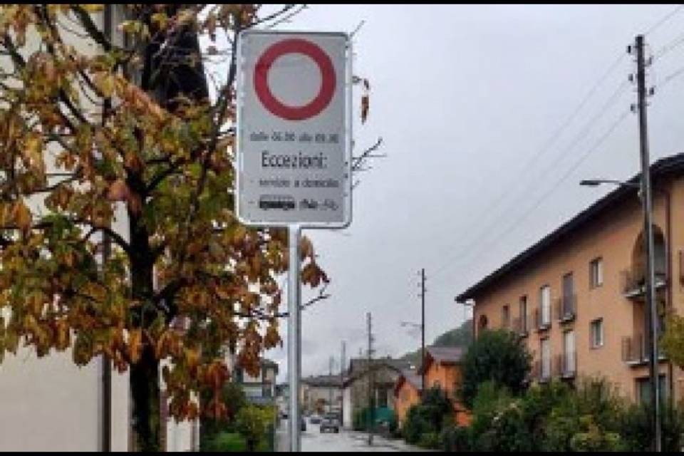 Quartino, stop al traffico "parassitario"