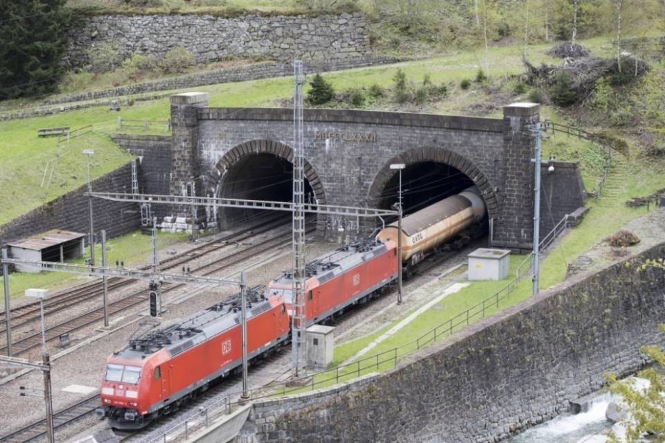 Linea del Gottardo, luce in fondo al tunnel