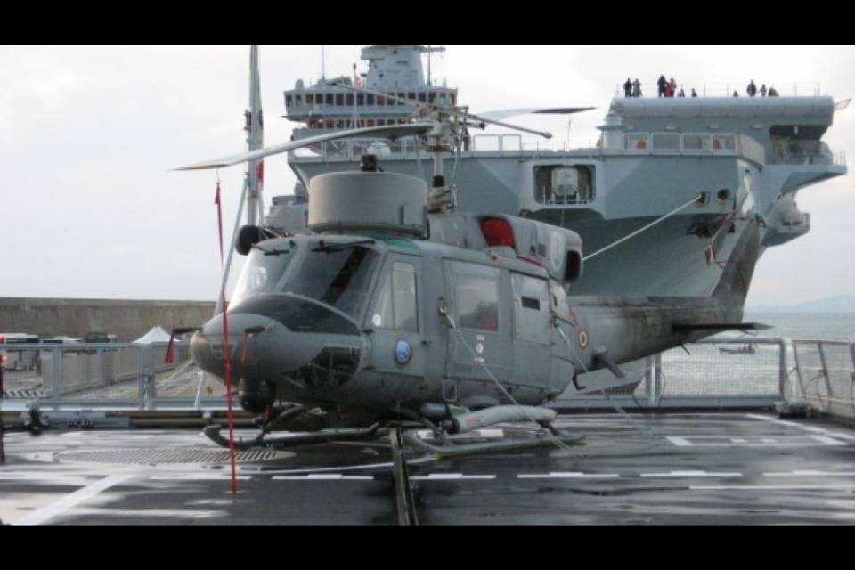 Voleva importare elicotteri militari dall'Italia, assolto