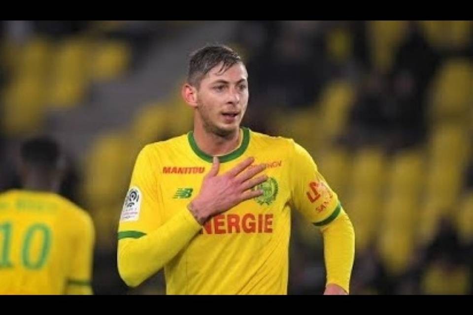 Sala, recuperato corpo trovato in relitto aereo: è quello dell'ex calciatore?