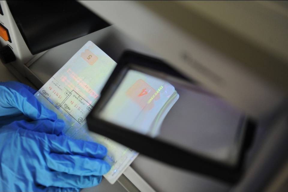 In Svizzera con due false identità, è battaglia legale