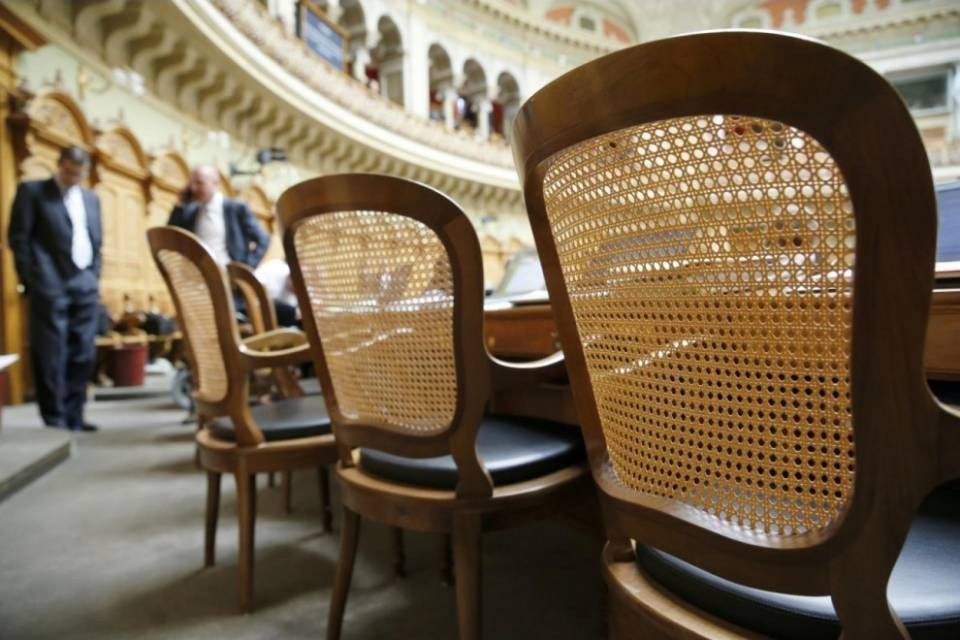 Anche il Parlamento va in vacanza