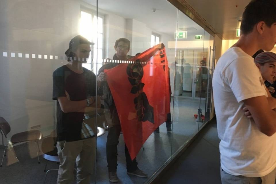 Protesta silenziosa in Parlamento