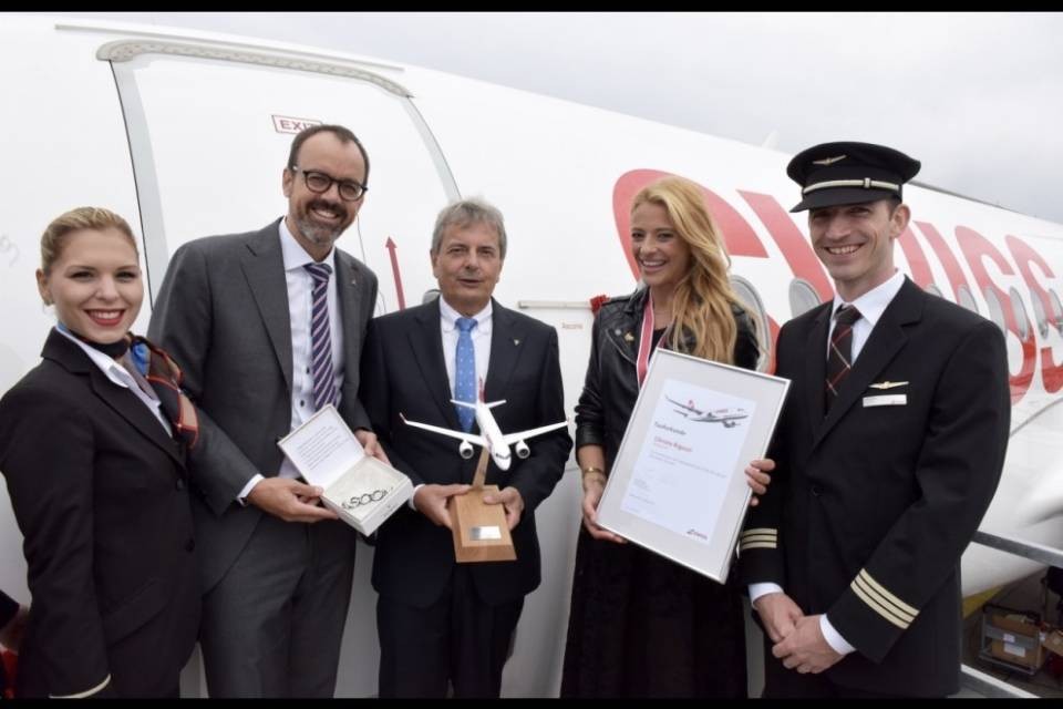 Un aereo Swiss con il nome "Ascona"