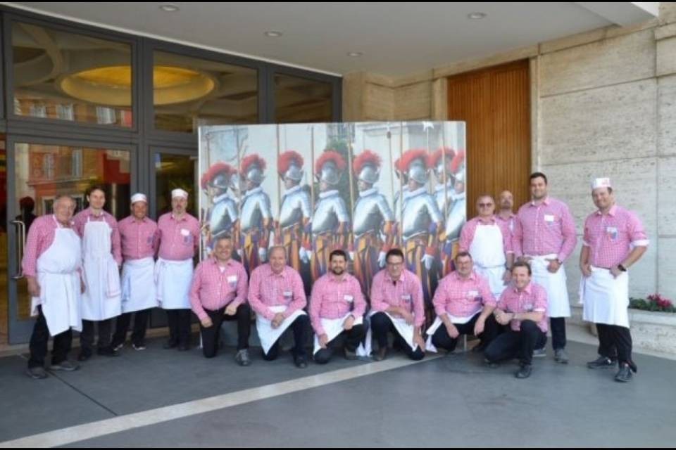 I cuochi del Rabadan cucinano per le guardie svizzere