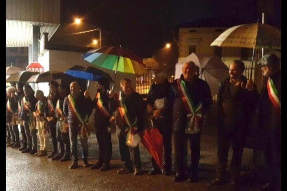 Nuova mozione contro la chiusura dei valichi