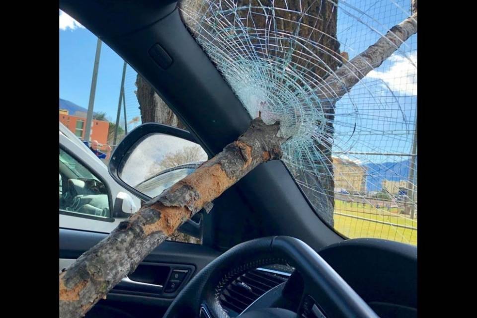 Brutta sorpresa per Frapolli: "Per fortuna non ero dentro l'auto"
