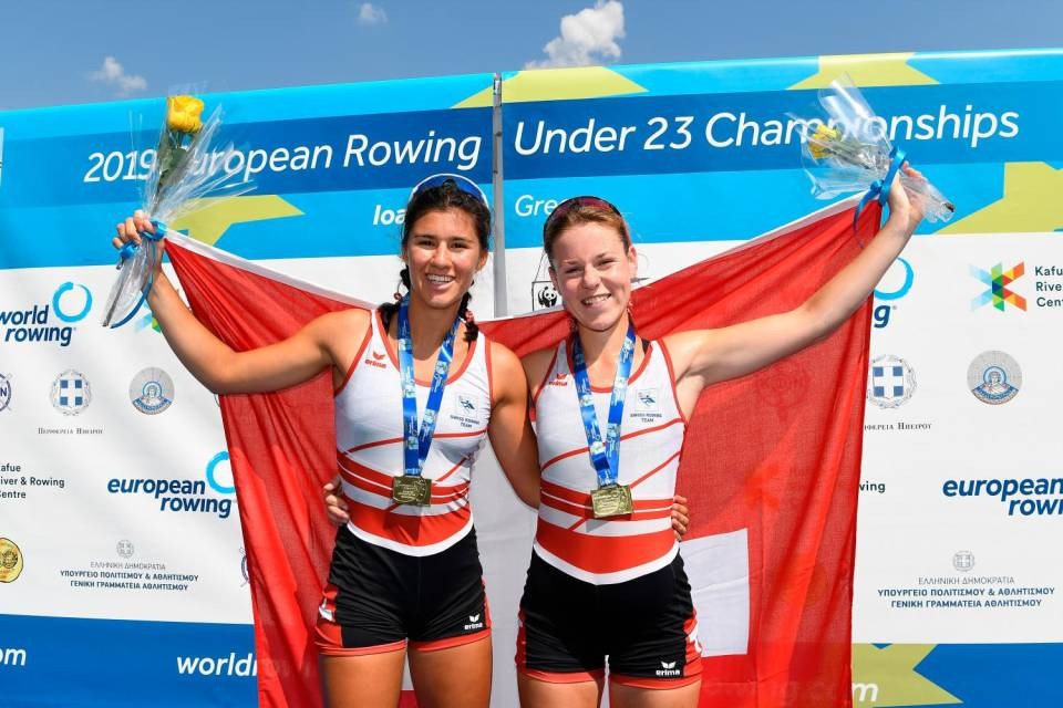 Chiara Cantoni (a sinistra) e Olivia Nacht sul gradino più alto del podio ai Campionati europei 2019 di Ioannina nel doppio “leggero” U23