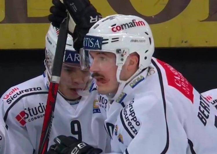 Suri (numero 9), autore del gol del 3:0 e Bertaggia non sono bastati al Lugano per evitare la sconfitta contro l’Olten.