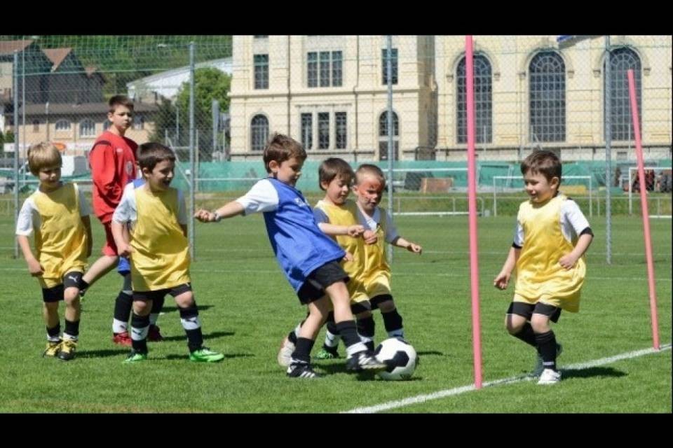 Calcio e demenza, "vietare i colpi di testa ai ragazzini"