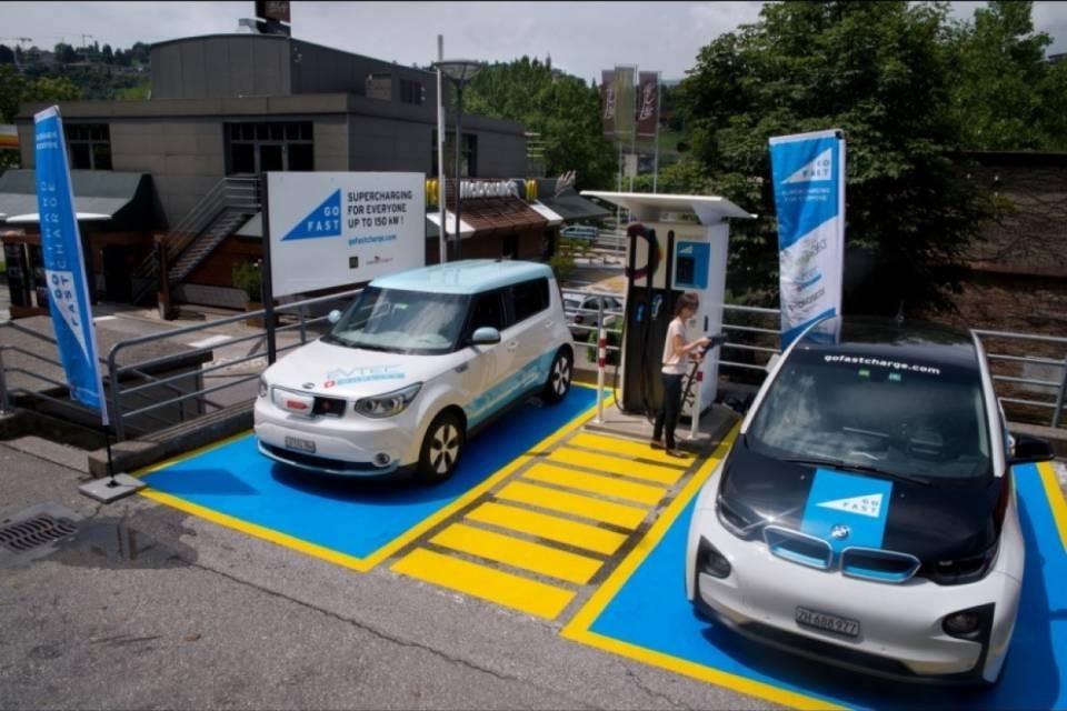 Le auto elettriche dovranno fare rumore