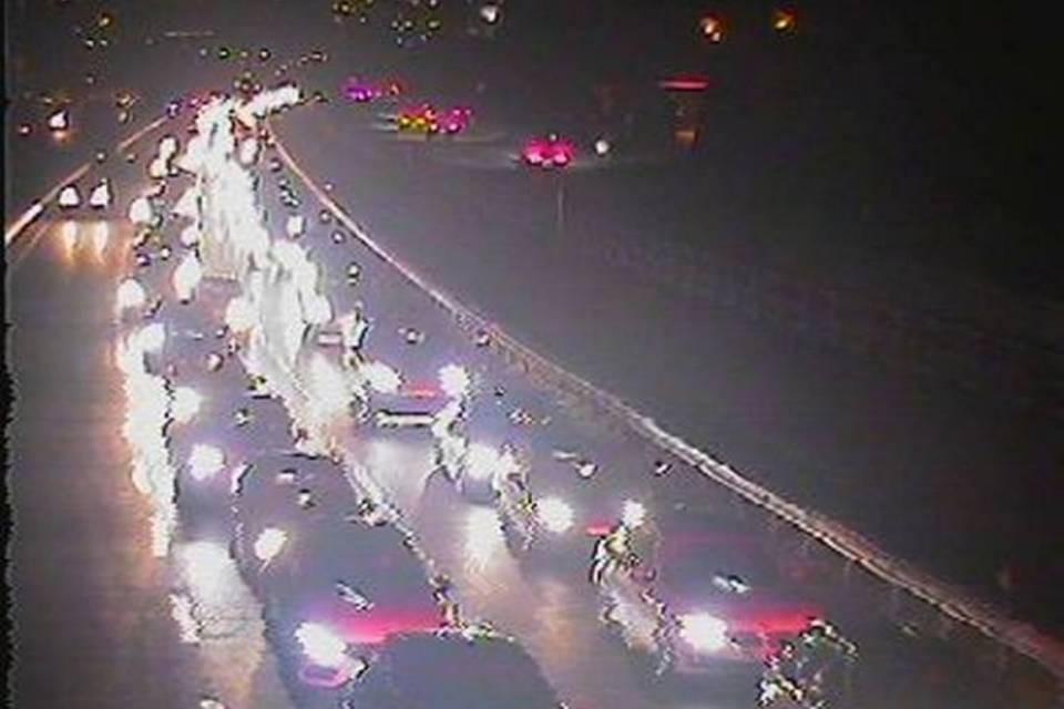 Auto in fiamme sull'A2, disagi al traffico