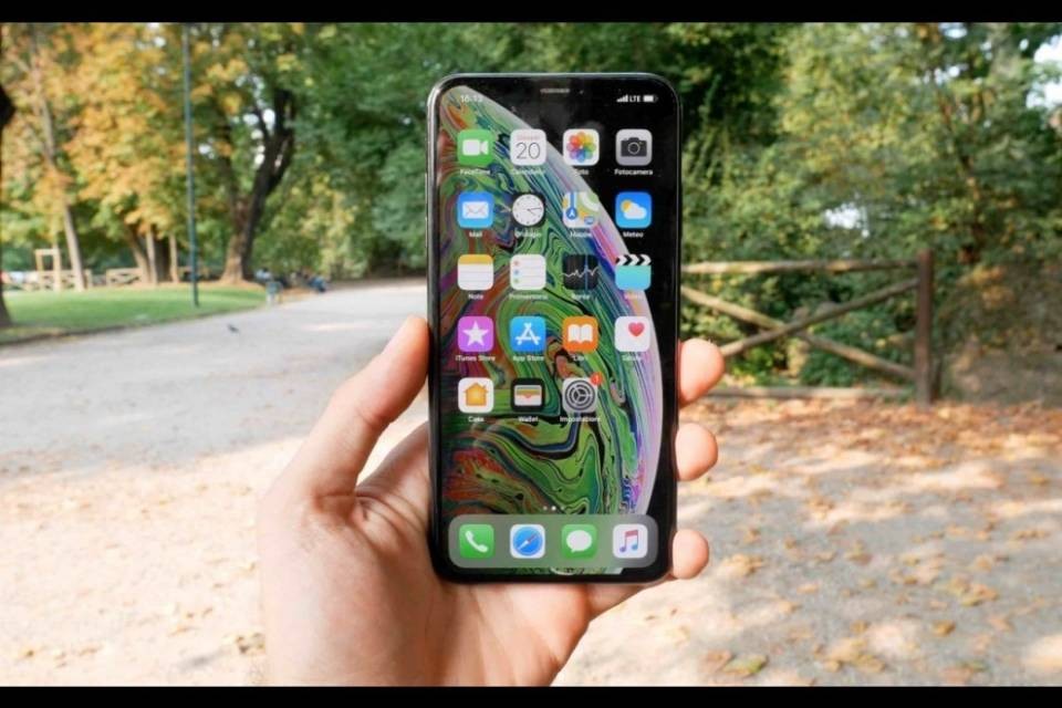 Tutti in fila per l'iPhone XS Max