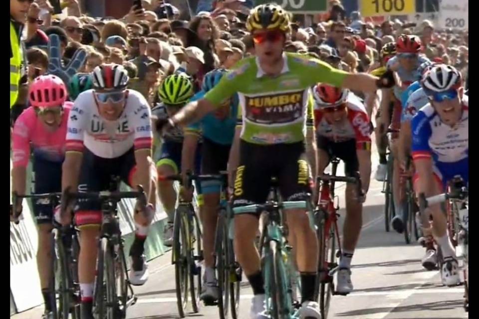 Tour de Romandie, vittoria di tappa e maglia gialla per Roglic