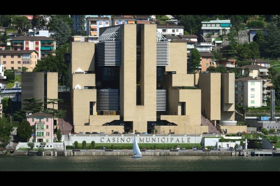 Campione, si riduce l'organico