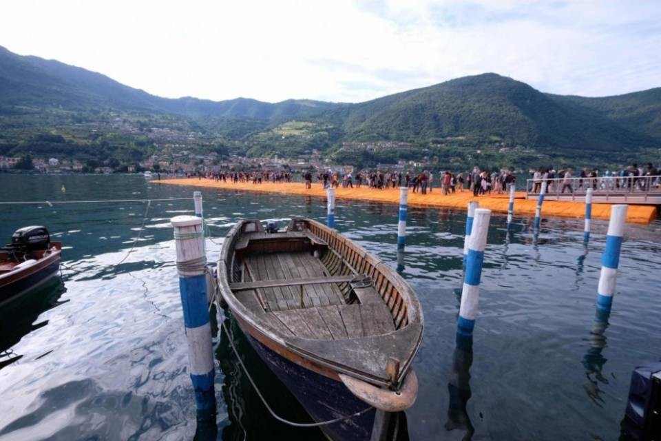 Al lago di Iseo Christo cammina sulle acque