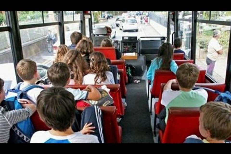 Scuola, buona notizia per le famiglie: le gite costeranno meno