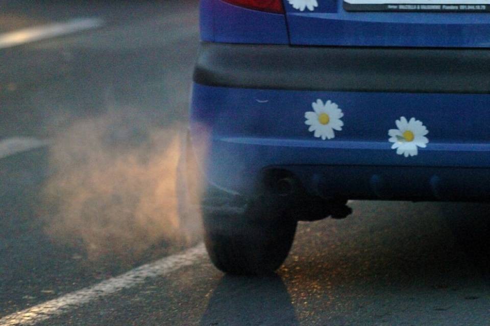 Il Ticino revoca le misure antismog, Como le introduce