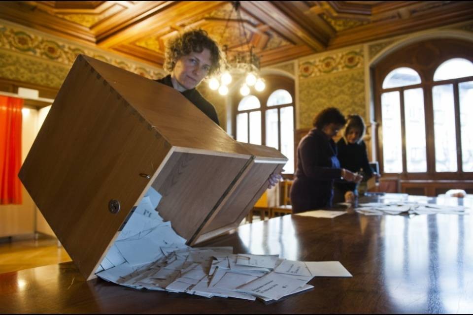 Alzare la maggioranza dal 50 al 52%?