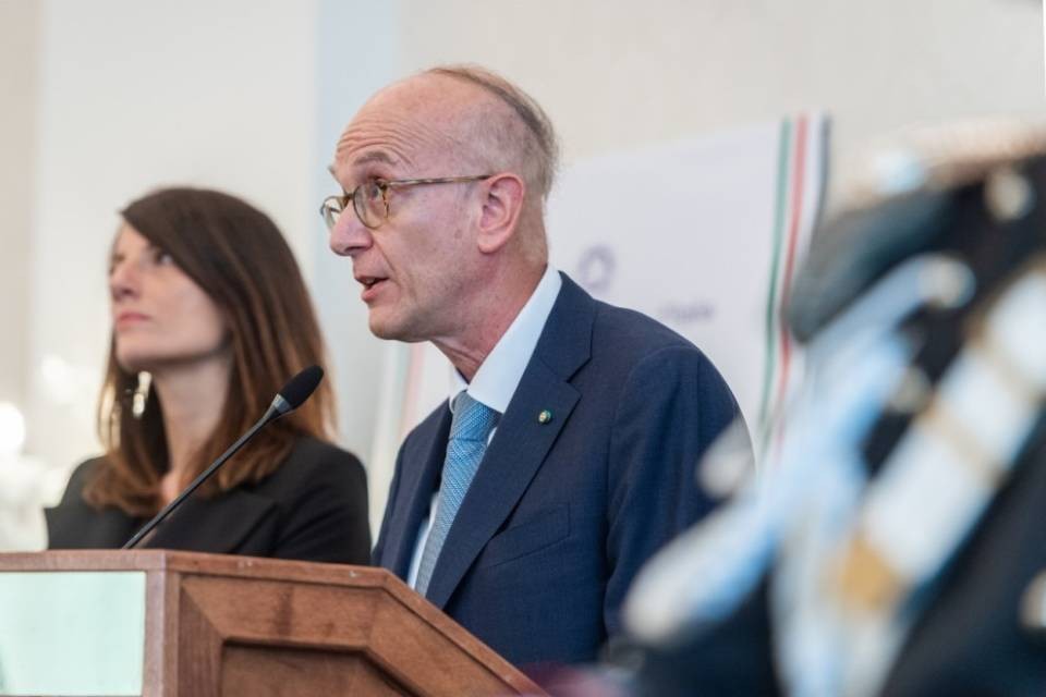 "C'è una pressione fortissima per riaprire le frontiere"
