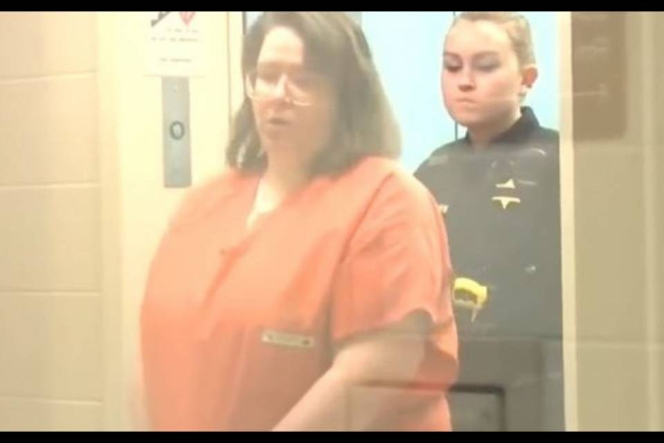 Per la cocaina uccide il suo compagno sedendosi sopra