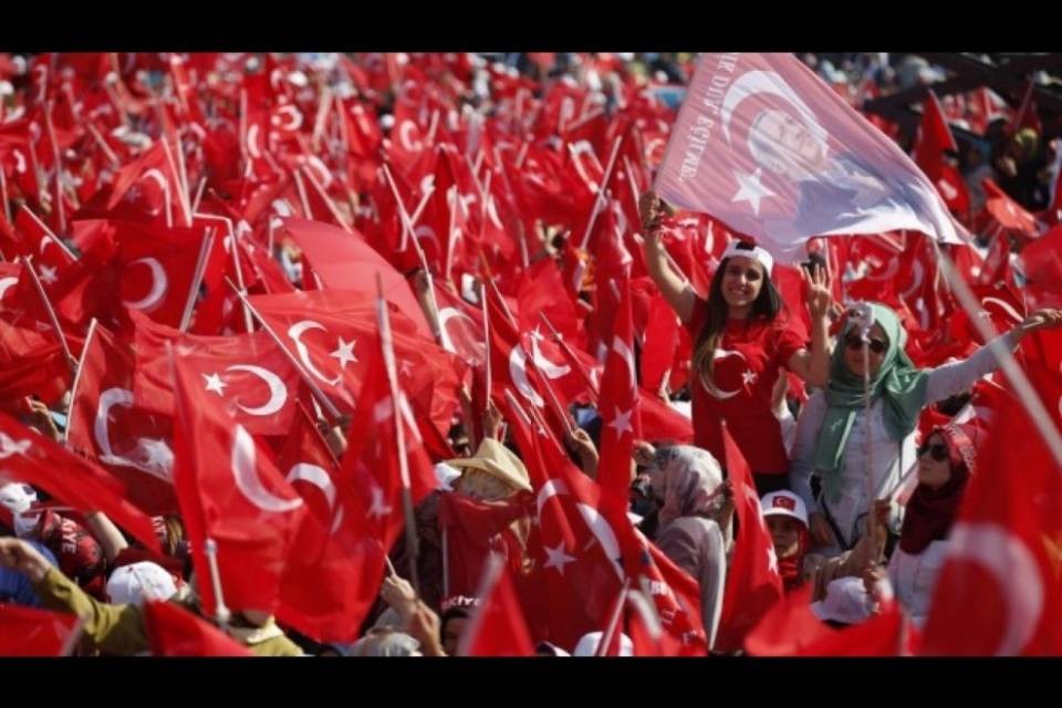 Turchia: più di un milione a mega-raduno per Erdogan