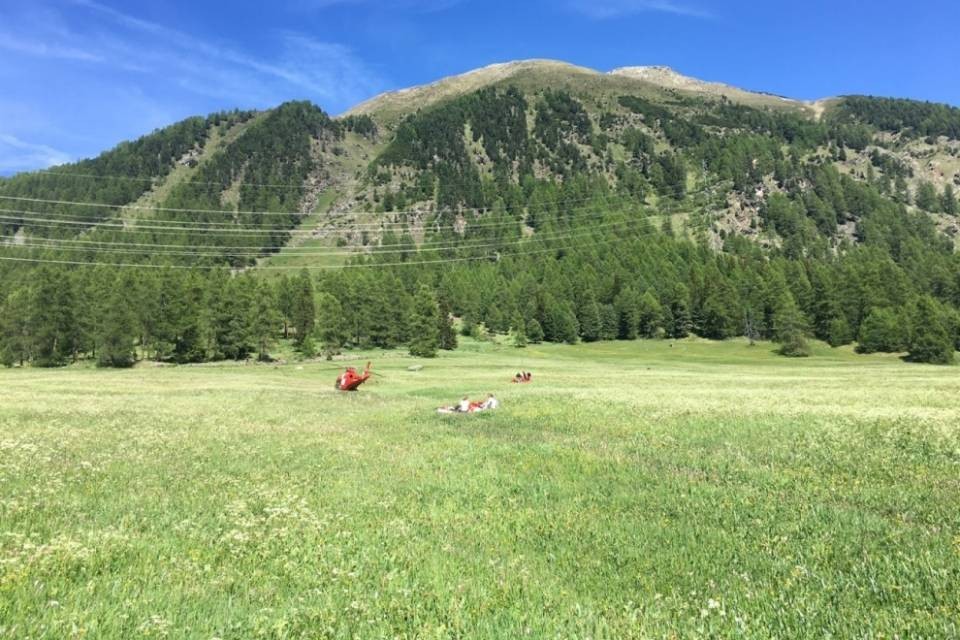 Un 25enne precipita in parapendio riportando ferite gravi