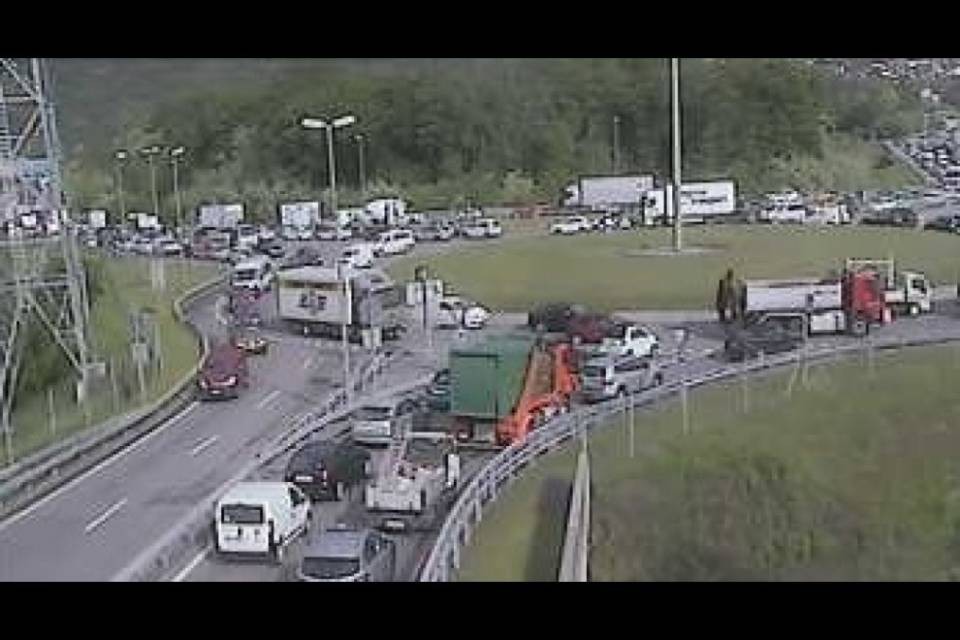 Incidente a Manno, caos viario