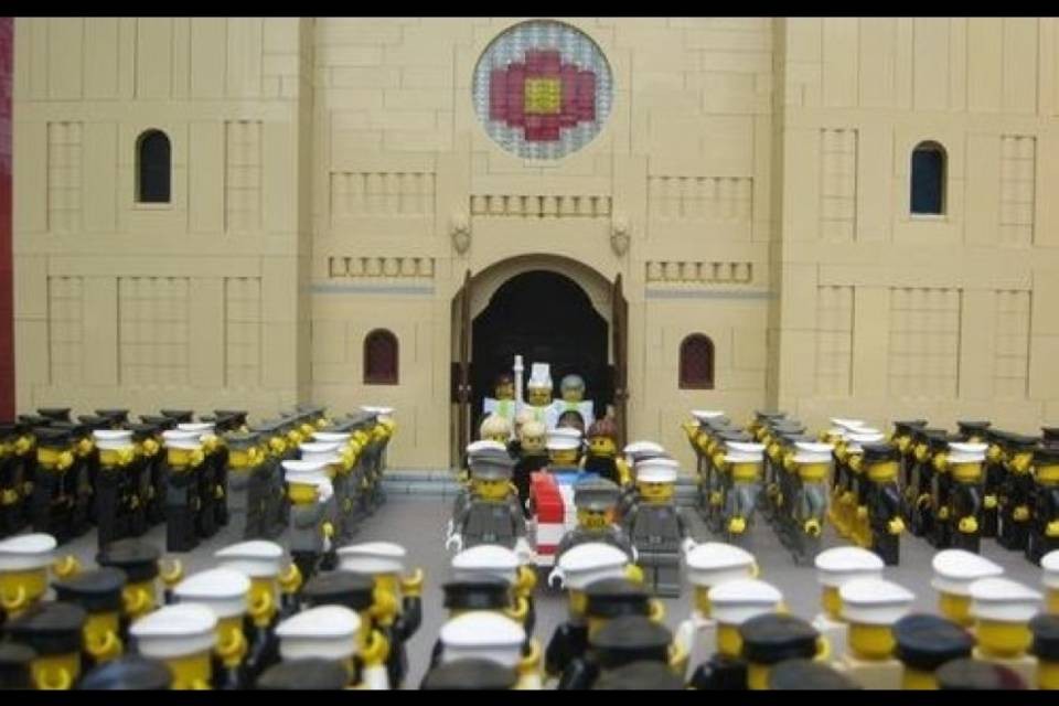 Un funerale di... Lego: che spettacolo!