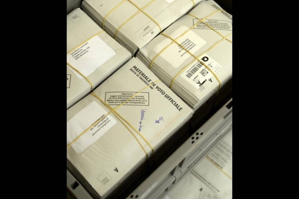 Voto per corrispondenza, buona l’affluenza