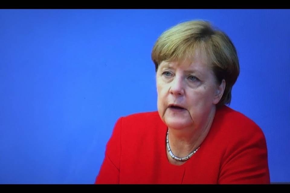Seehofer strappa con Merkel, esito vertice Ue non basta