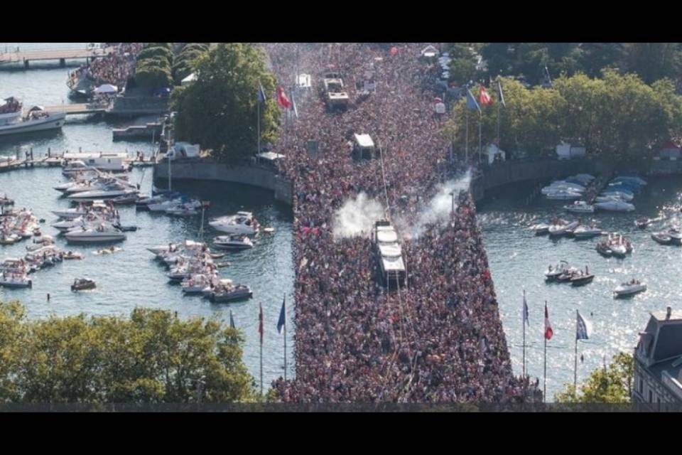 850mila persone a Zurigo per la Street Parade