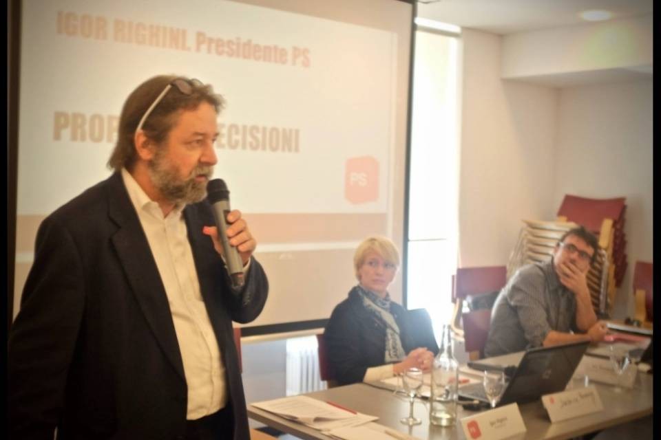 "L'asilo a Gobbi? Già dimenticati i permessi falsi?"