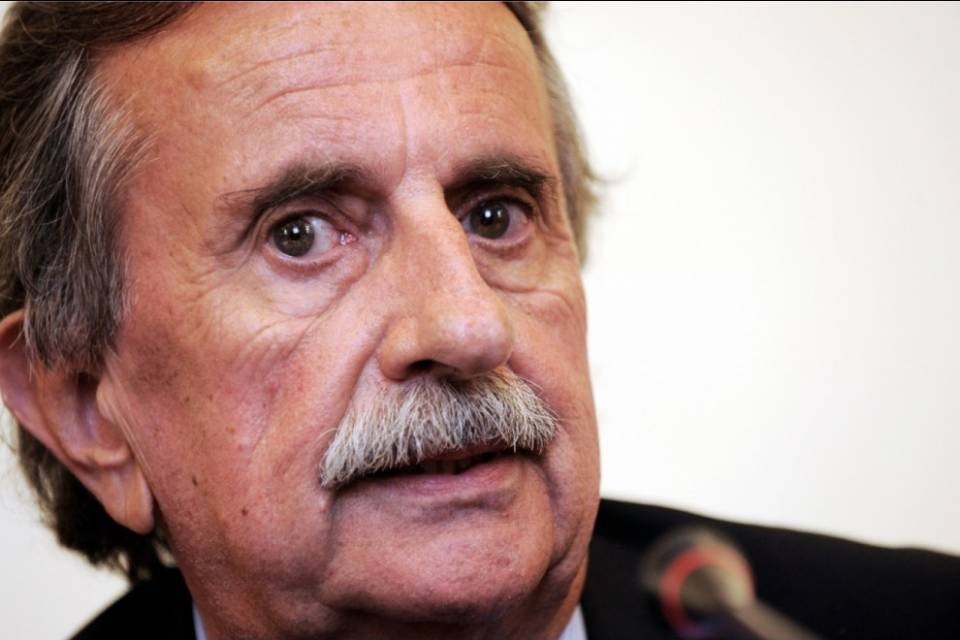 "Un gesto di irrispettosa sfiducia nei docenti"