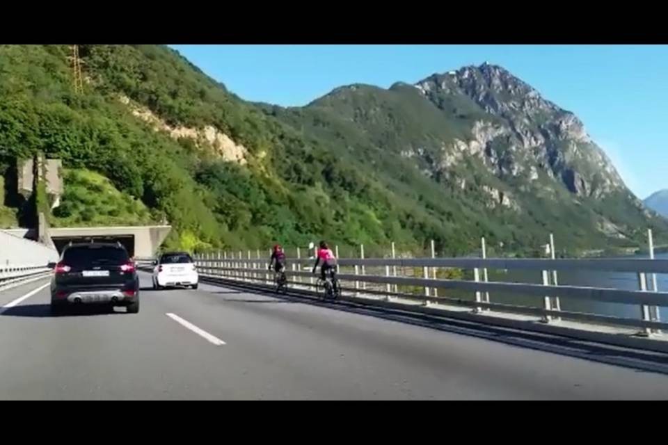 Ancora ciclisti sulla A2