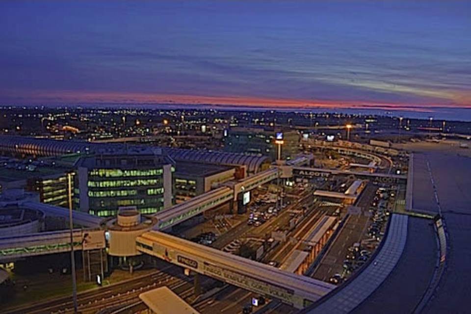 Italia: piovono frammenti d'aereo su Fiumicino