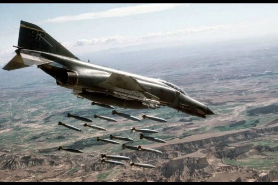 Francia: pioggia di fuoco su Raqqa
