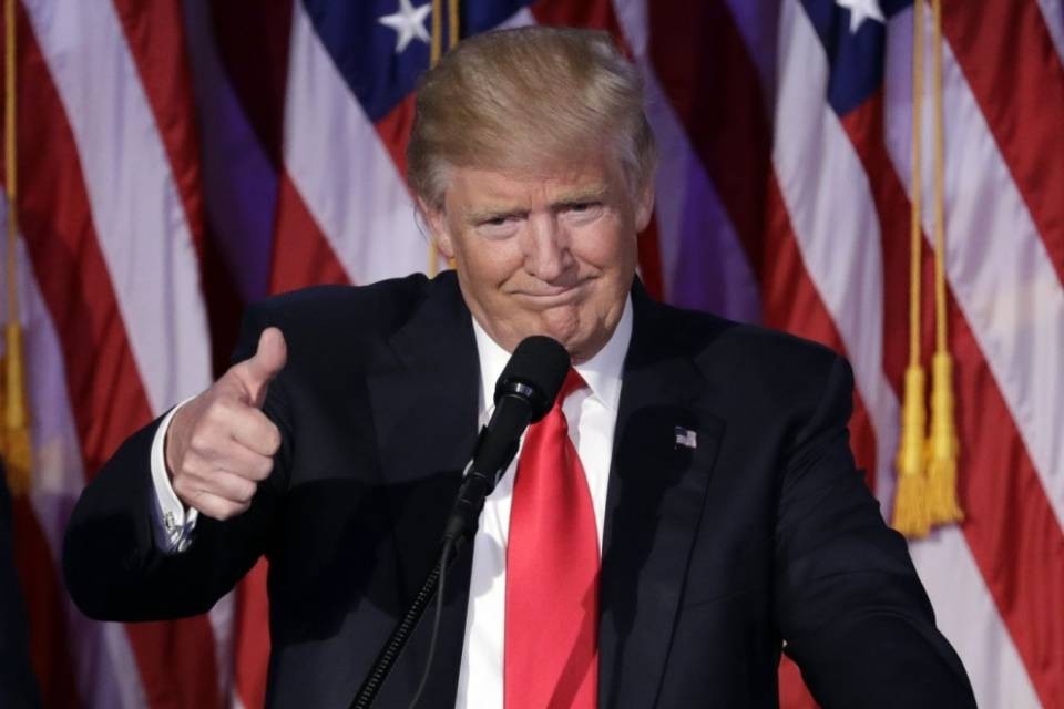 Trump: "Basta con gli attacchi razzisti"