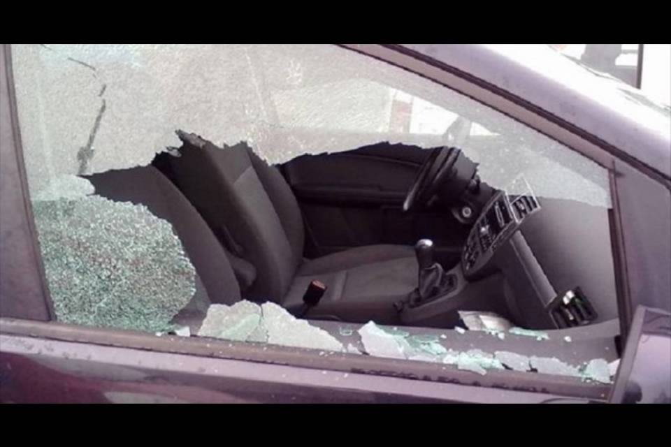 Vandalizzato il posteggio dei frontalieri: ora c'è paura