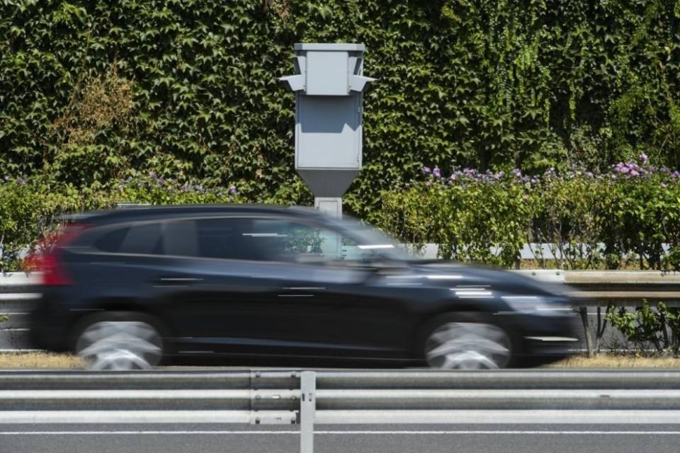 Sfreccia a 187km/h, denunciato