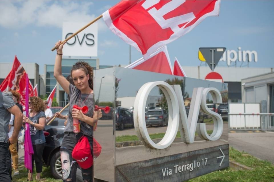 I dipendenti OVS protestano in Italia