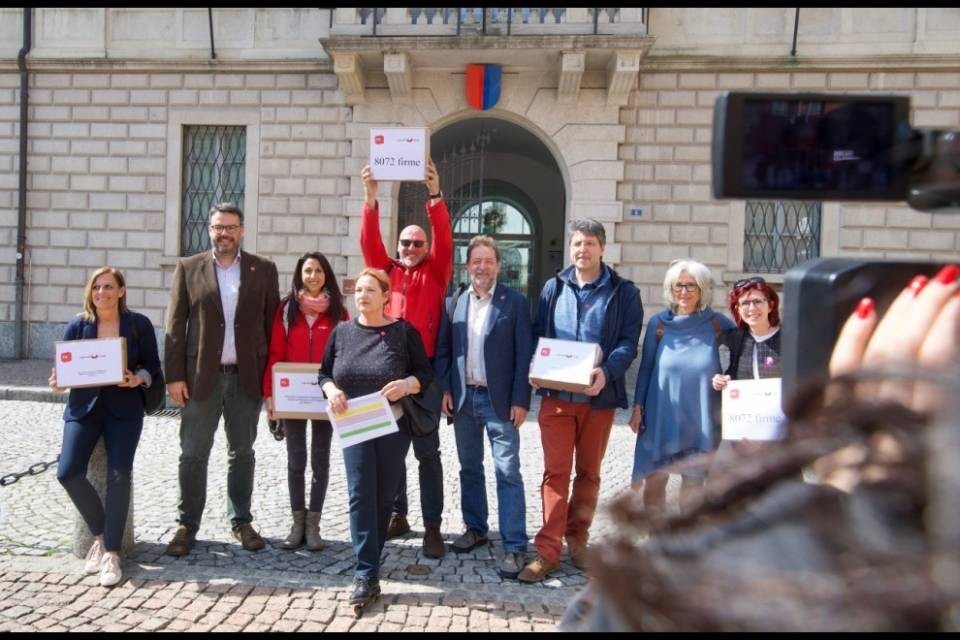8'072 firme contro i privilegi ai Consiglieri di Stato