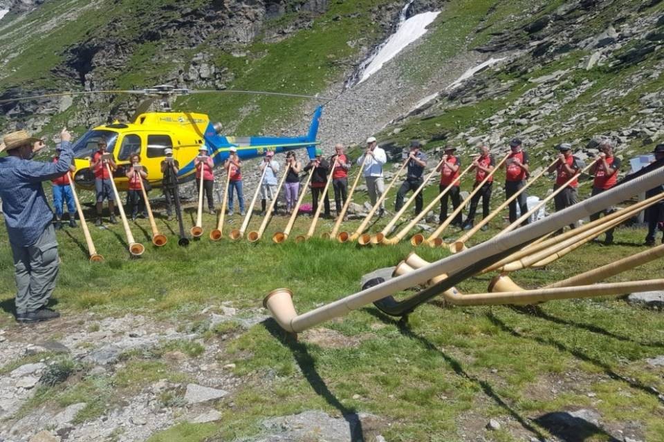 Che spettacolo i corni delle Alpi alla capanna Adula!