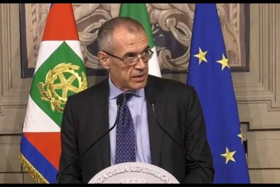 Mattarella dà l'incarico a Cottarelli: "Sì con riserva"
