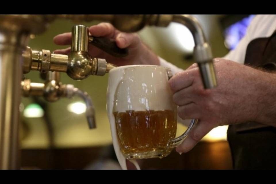 Martin Droeser è il campione svizzero dei sommelier della birra