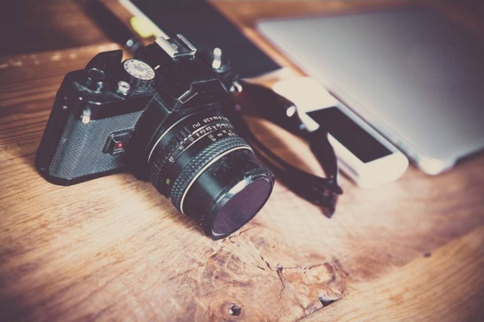 Finto fotografo arrestato per abusi sessuali su minori